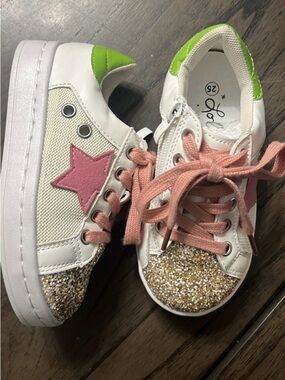 Lola+The Boys Kids White & Pink Glitter Star Sneakers with Green Heel